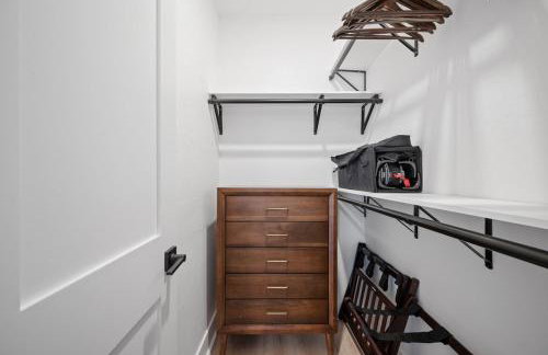 PFR Suites - Highland, 3BR 2BA Shadyside Condo, 2 King Beds, 3rd Floor Walkup - Foto 23