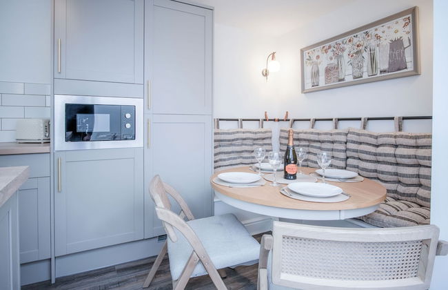 Castle Square - 2 Bedroom - Mumbles - Photo 18