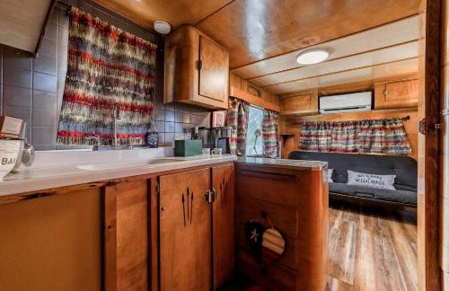 Vintage Camper Amazingly Equipped Great for a Unique Getaway in Texas - Foto 8