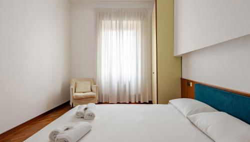 Spacious Home with three Bedroom and Large Kitchen - Photo 4