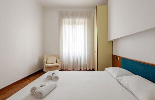 Spacious Home with three Bedroom and Large Kitchen - Photo 4