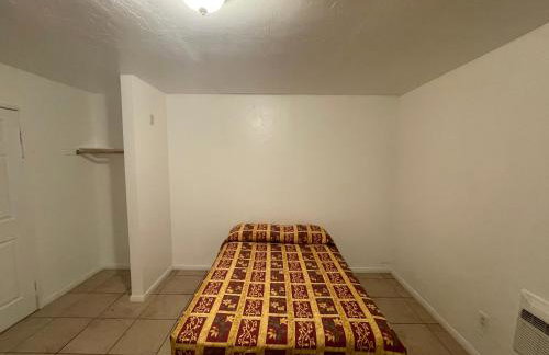 Crown Inn & Suites - Foto 25