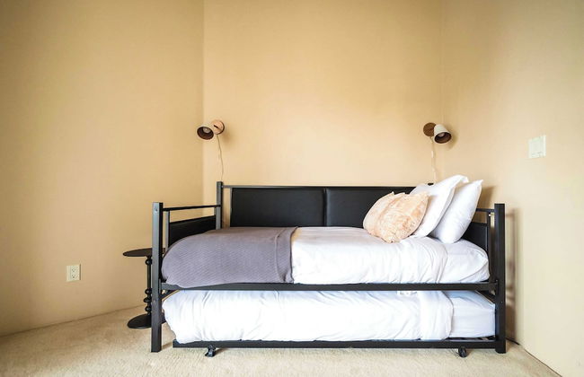 Sleeps 19, 7bdr Estate! Sports Court, Putting Green, Pool Farrier by Avantstay - Foto 40