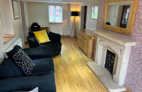 Cosy 3 Bed Cottage-Gloucester-Parking-Garden-Free Hot Tub Weekends-Work or Leisure - Foto 25