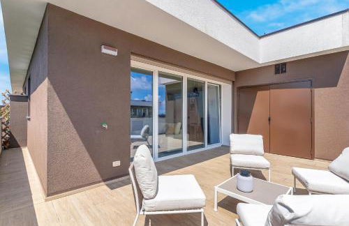 Airy Apartments with Balcony & Garage by NDP rent - Foto 13