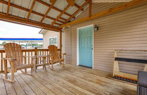 Resort Dock and Boat Ramp Home with Wolf Bay Access - Foto 23