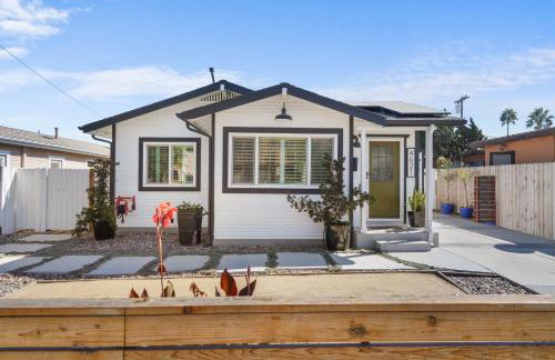 Renovated 3BR House with Heated Pool and Backyard Oasis - Photo 12