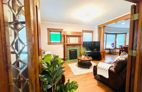 Spacious 6BR Home - Near Top Attractions - Photo 16