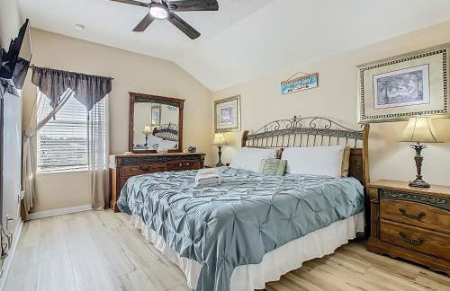 Spacious retreat w pool & game room - Foto 38