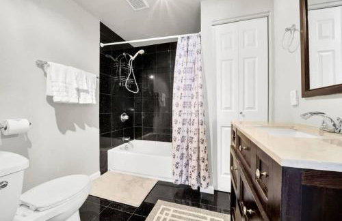 Modern Comfort Near Downtown CDA and Lake - Foto 14