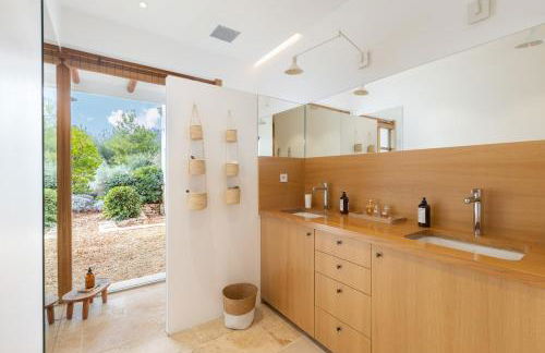 Beautiful villa and pool with sea view - Foto 8