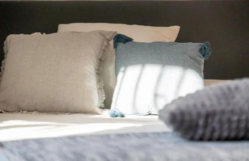 "Charm & Cozy 4BR - 3BA with Pool & Barbecue" - Photo 26