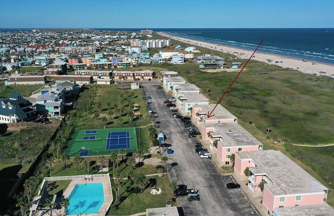 Oceanfront Condo w/ Private Balcony Pool + Tennis Bubbly Blew by Avantstay - Photo 109