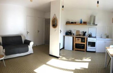 LE SUN TRAP -T2 calme au RDC à 2 pas de la plage avec vue sur jardin - Quiet and well located apartment - Photo 2