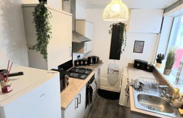Elegant 3BR Family-Friendly - Sleeps 5 - Fast WiFi -Parking - Netflix - Photo 23