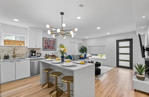 Chic 2BR flat with fireplace & gated parking - Foto 12
