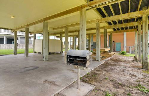 Walk to Crystal Beach! Family Retreat with Deck - Foto 29