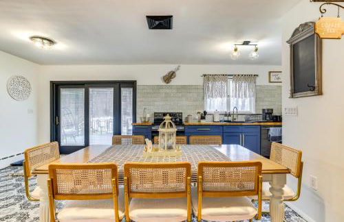 Game Room and Hot Tub! Cresco Family Home - Foto 8