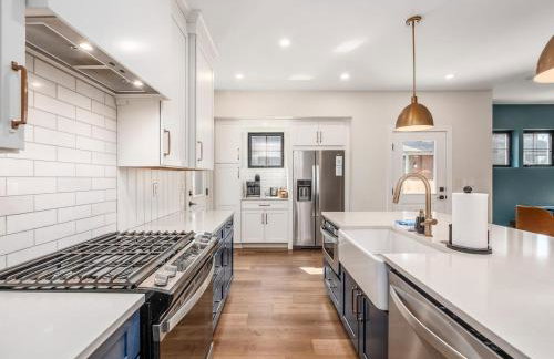 Rooftop Patio, Hot Tub and Games City Escape - Foto 25