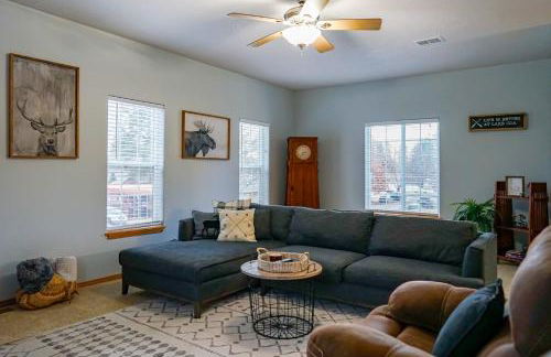 Cozy family home 2 blocks to river - Photo 9