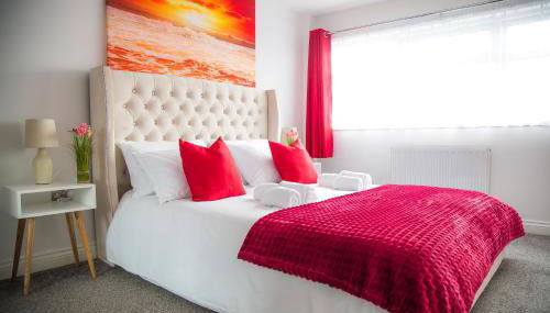Lucky Home - Ideal for Trade, Consultants & Family - Near Alton Towers, 3 Bedrooms - 4 Beds - Max 5 Guests - Foto 2