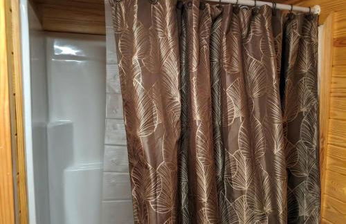 Rustic Cabin Rental near Asheville Perfect for a Weekend Getaway on Tuckasegee River - Foto 10