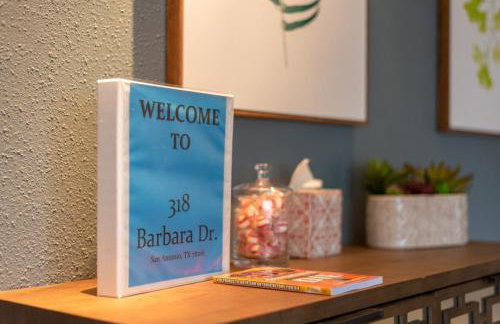 Serene POOL & Firepit in Stunning Home By Airport - Foto 23