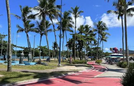 Apartamento com vista pro mar no Centro de Ubatuba - com estacionamento 2 quartos e cozinha completa - Foto 41