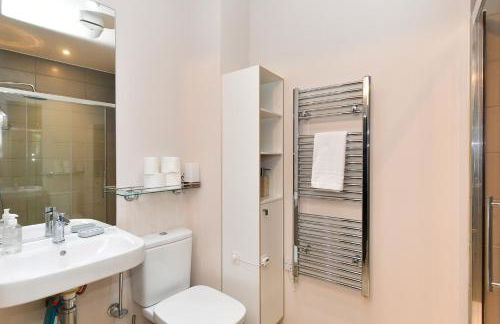 Cardiff Bay Retreat Sleeps 4 Parking - Pass the Keys - Foto 32