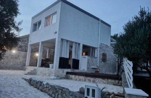 Bijela kuča - Foto 3