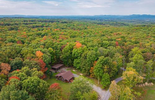 Log Cabin with Hot Tub, Game Room-10 min to NRG - Foto 45