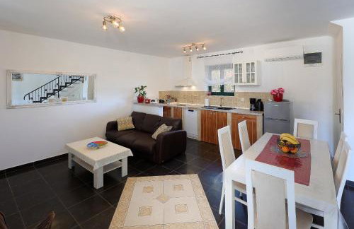 Villa Niko PET FRIENDLY 200 M FROM HIDDEN SANDY BEACH pets stays for free - Photo 25