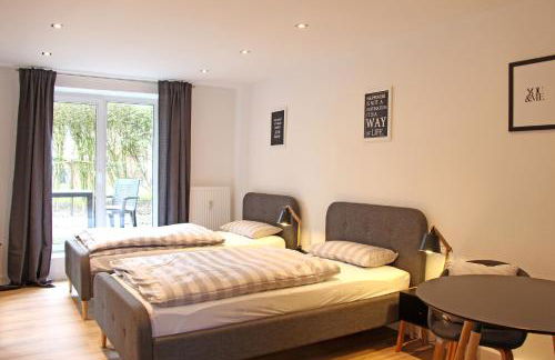 Moderne 1-Zimmer Wohnung mit Terasse, Küche, Bad mit Dusche, TV & WIFI - Photo 4