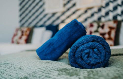 Sunny Seaside Paradise - Sleeps 5 - Photo 15