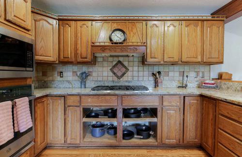 Liberty Lodge Pool & Hot Tub Game Room BBQ - Foto 17