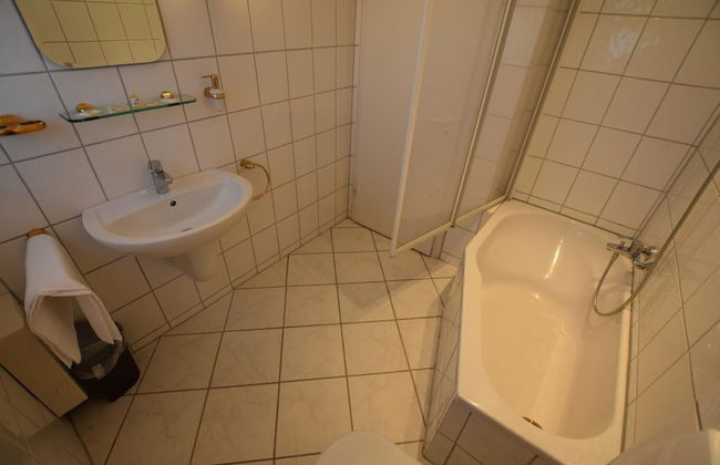 Tolstov-Hotels Generous 3 Room Apartment - Photo 39