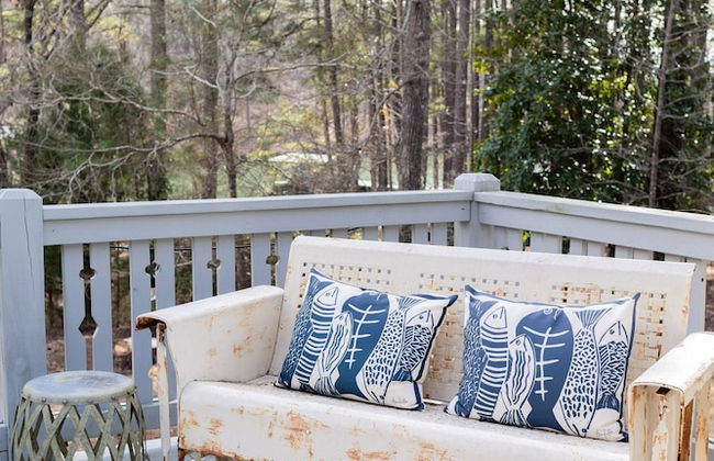 Classic Lakeside Cottage Masters Rental - Photo 27