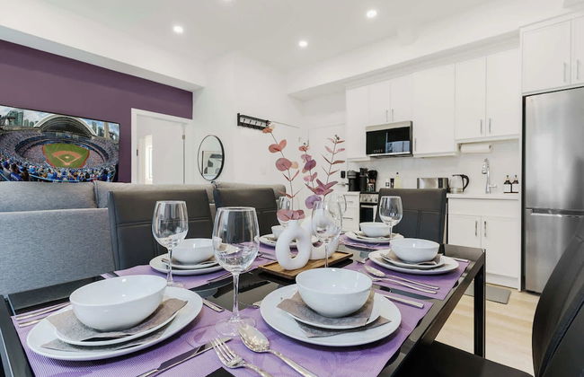 Elegant Suite—Near Kensington Market, Sleeps 8 - Foto 12