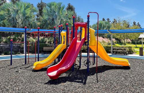 Cozy 3 Bedroom Townhouse Near Disney w/ Patio - Foto 25