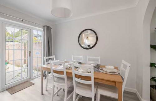 Modern Coastal Retreat, HotTub, Fire Pit, Pets welcome - Photo 12