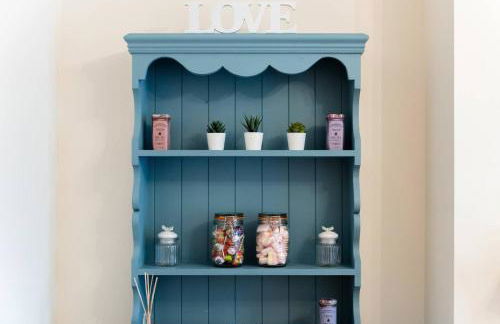 Bikki Apartments - 2 Bed - Free Parking - Own Entrance - Photo 8