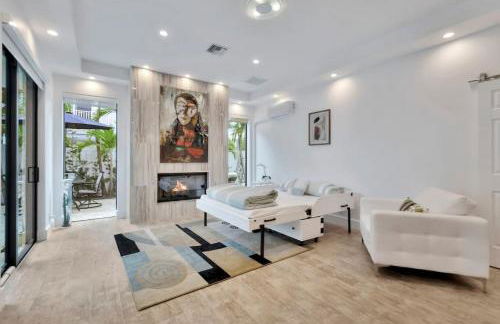 Lynoras Luxe Estate 3 bedroom 3 bath with Modern Design and Heated Pool - Foto 43