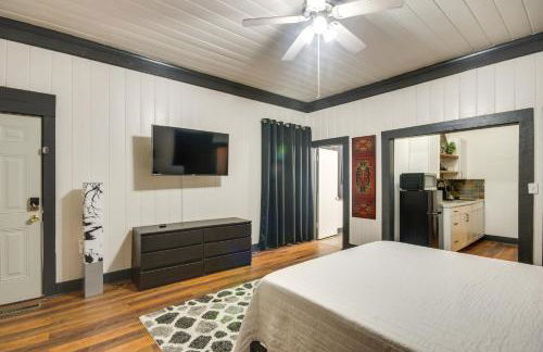 Modern Greenwood Studio Less Than 1 Mi to Downtown! - Foto 13