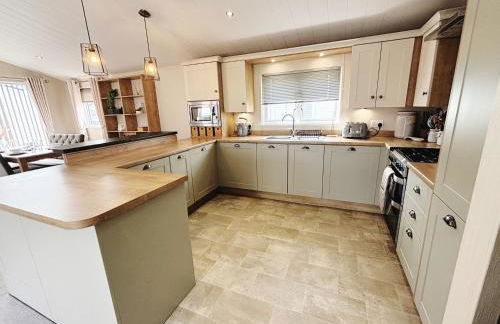 2 Lakeside, Luxury lodge with private garden & parking - Foto 1