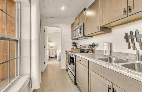 This is IT Cabin with a hot tub fire pit & indoor pool - Foto 11