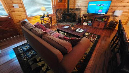 Bear Escapes II Affordable Luxury Cabin - Foto 3