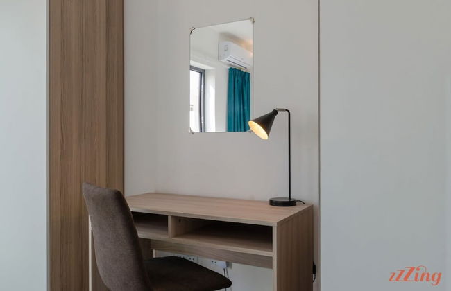 2 Bed Apartment w Distant Sea and Country Views - Foto 25