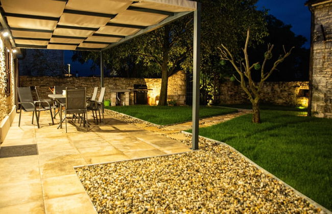 The Poolside Stone House in Bale - Foto 37