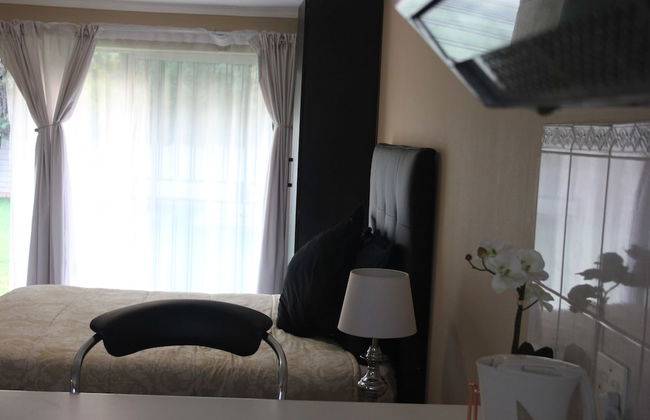 Chic & Serene 1-Bed Haven in Roodepoort - Photo 4