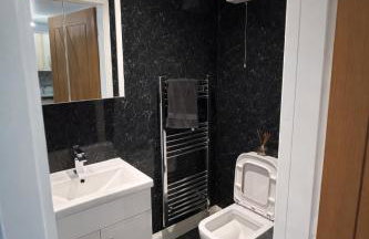 Modern 4-Bed House-Close Links to M5 & M6 - Foto 16